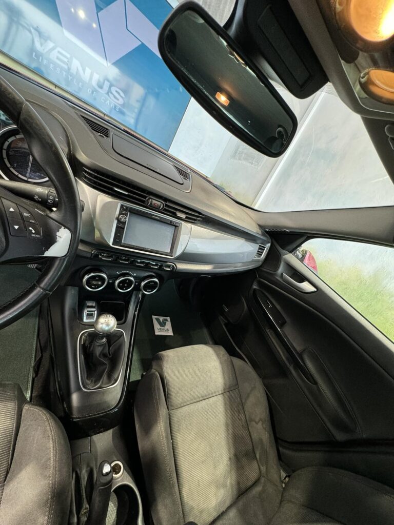 Alfa Romeo Giulietta JTD Diesel 2011 - 11